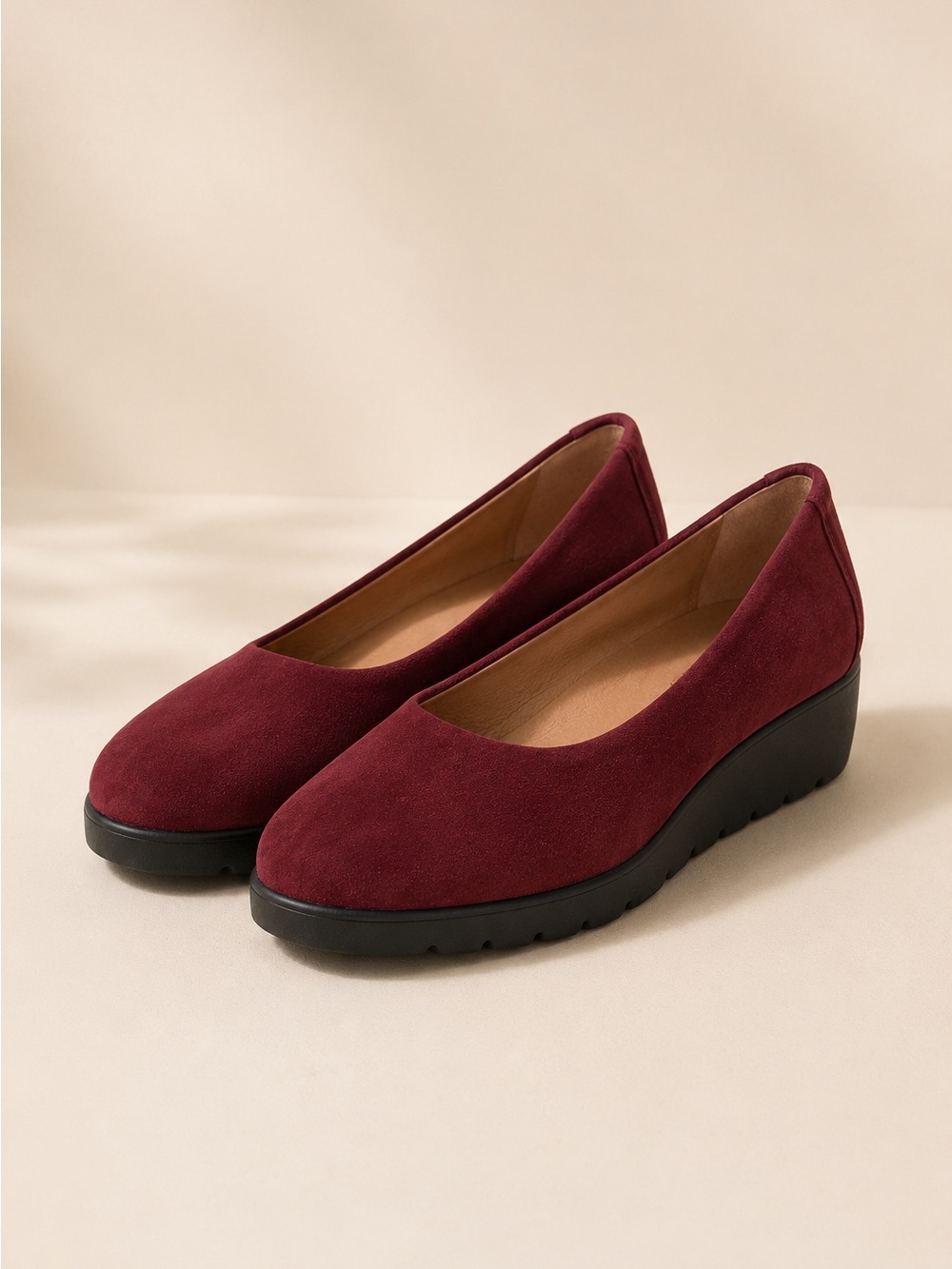 NWT Brioso Waverly Suede Sweetheart Wedge Pumps Sz 9 Color Cranberry - Picture 2 of 11